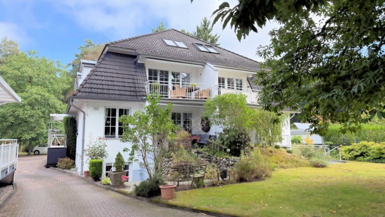 Hausansicht und Terrasse Hamburg Maisonettewohnung Luxuri�se 3-4 Zimmer - MaisonetteEigentumswohnung mit Terrassein unmittelbarer Elbn�he