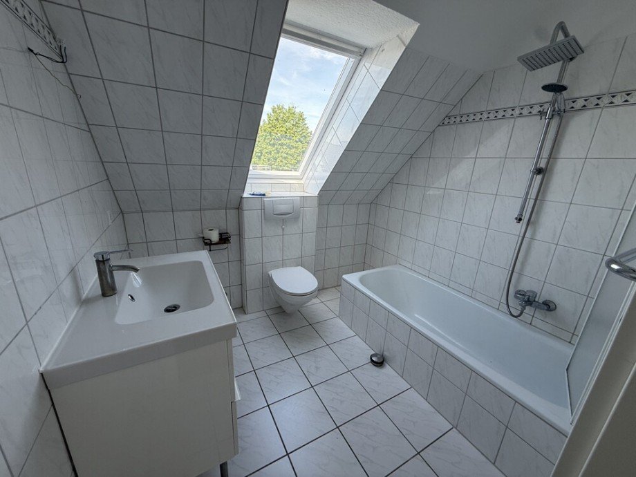 Tageslicht-Bad Dachgeschosswohnung Schenefeld