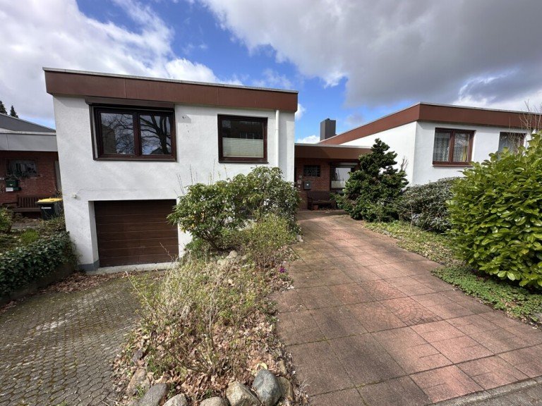 vordere Hausansicht Schenefeld Bungalow Hochwertig modernisierter5 - Zi.-Split-Level-Bungalowin ruhiger Sackgassen-Lage