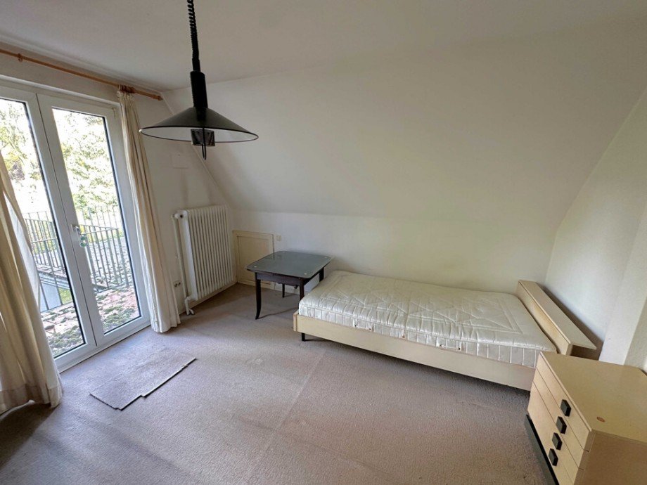 Zimmer 2 OG Einfamilienhaus Hamburg / Iserbrook