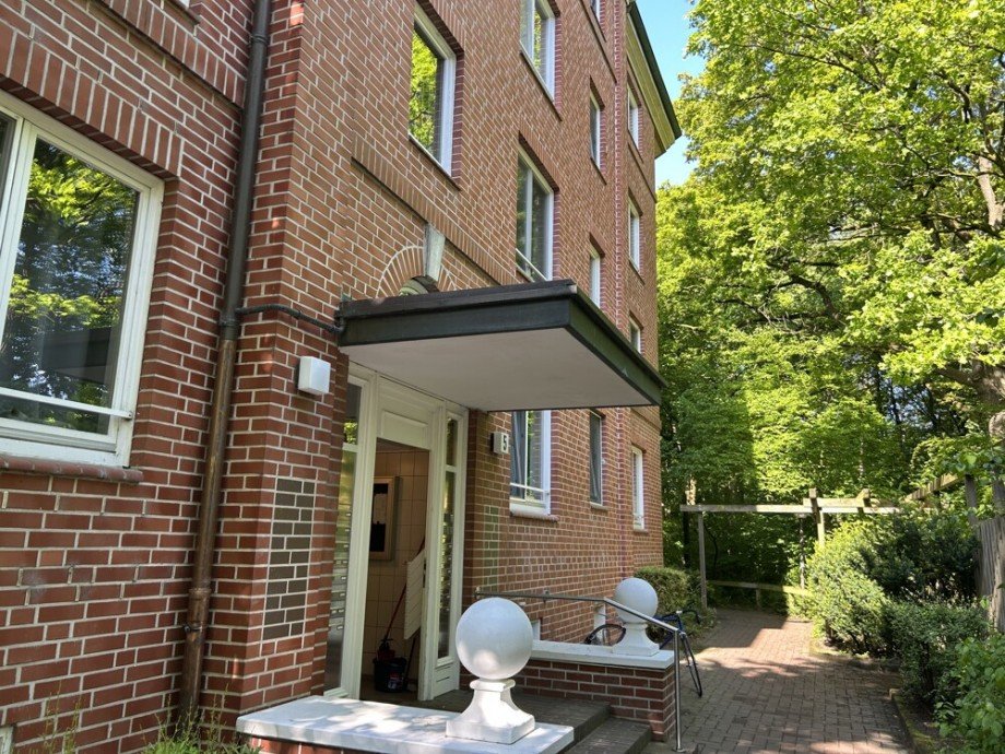 Hauseingang Etagenwohnung Hamburg / Niendorf