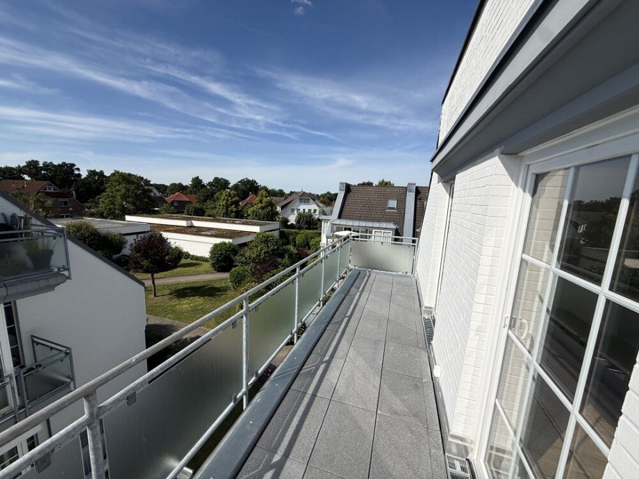 Sonniger Balkon Dachgeschosswohnung Schenefeld