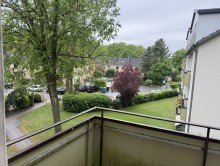 Balkon Ger�umige und helle 
4-Zimmer-Wohnung
im Elbvorort Wedel
