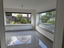 Anbau Attraktives 5-Zimmer-Einfamilienhaus
mit Garten, Keller und ger�umiger Garagenhalle im Ortskern
