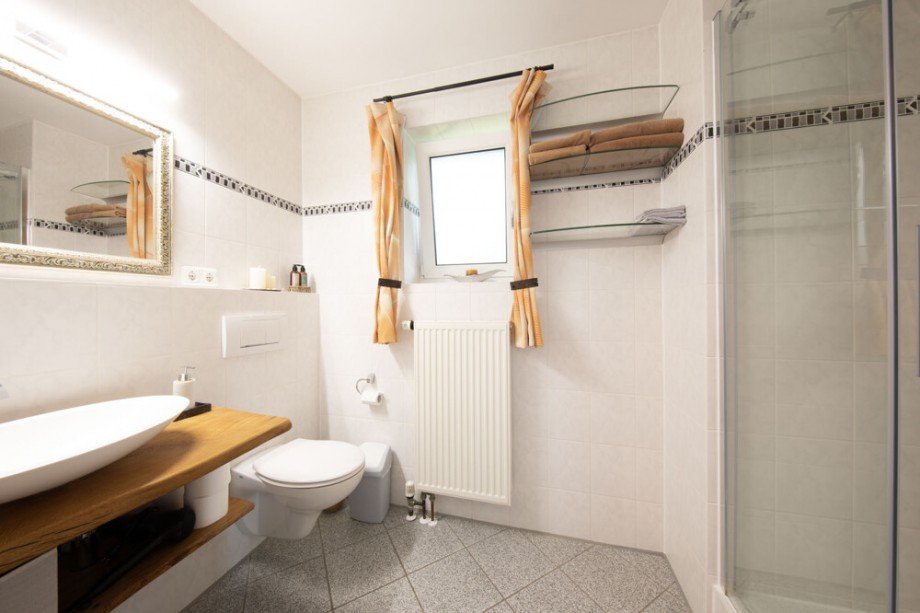 G�ste WC mit Dusche Einfamilienhaus Prisdorf / Peiner Hof