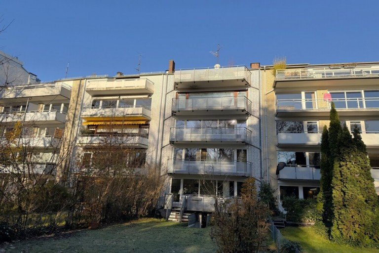 Hauptbild: Modernisierte 2 Zimmerwohnung mit traumhaftem Blick in Bestlage am Klosterstern