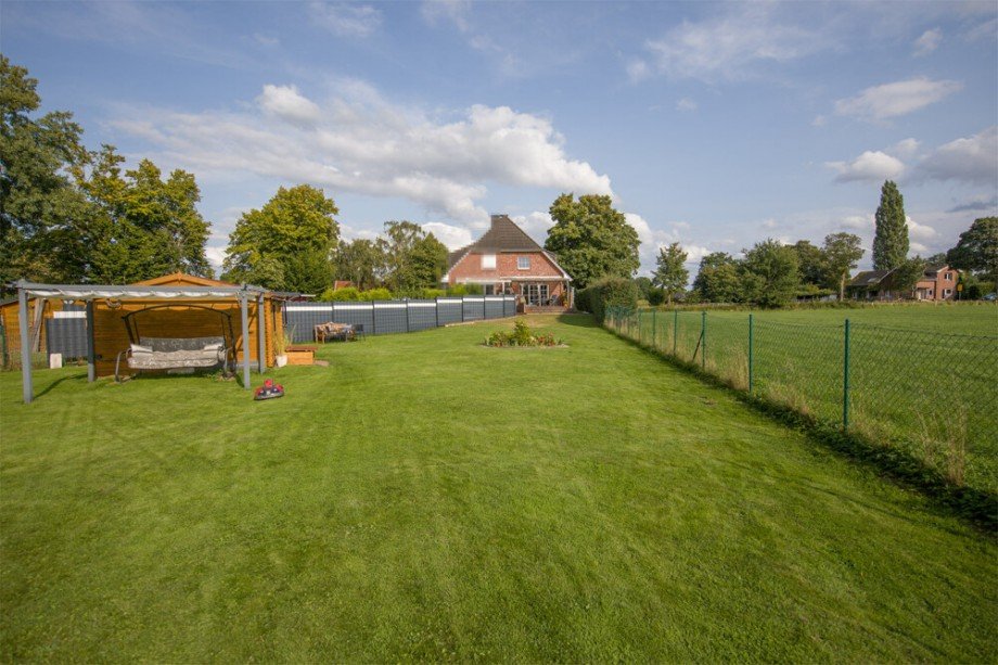 Gartenansicht Doppelhaush�lfte Rellingen