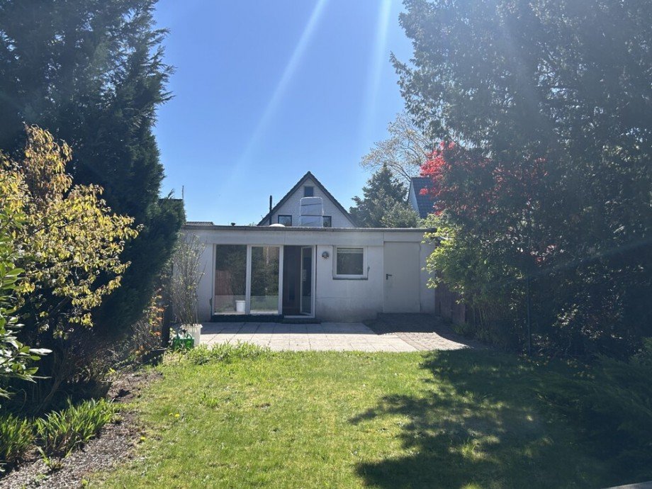 Hausansicht Garten Einfamilienhaus Schenefeld