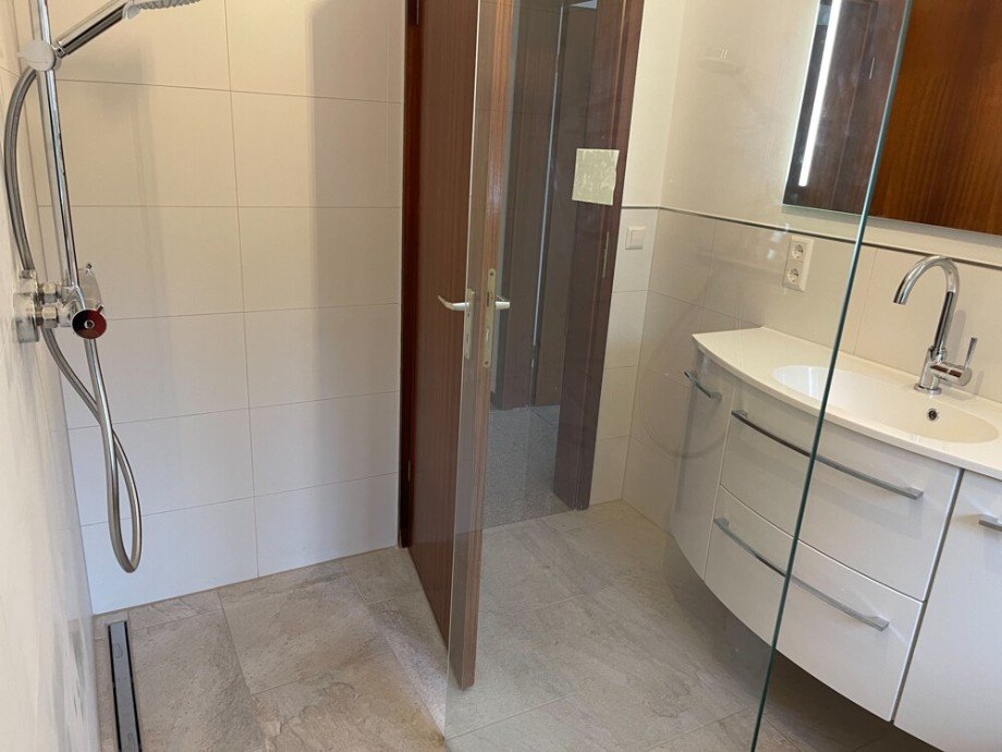 EG: Dusche bodentief Mehrfamilienhaus Hamburg