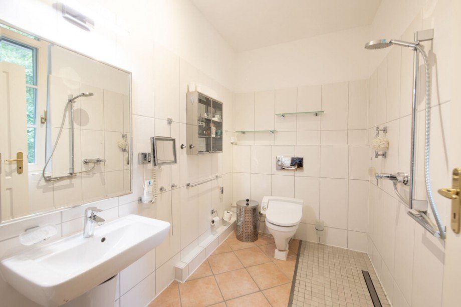 Duschbad EG - ensuite zum Schlafzimmer Maisonettewohnung Hamburg