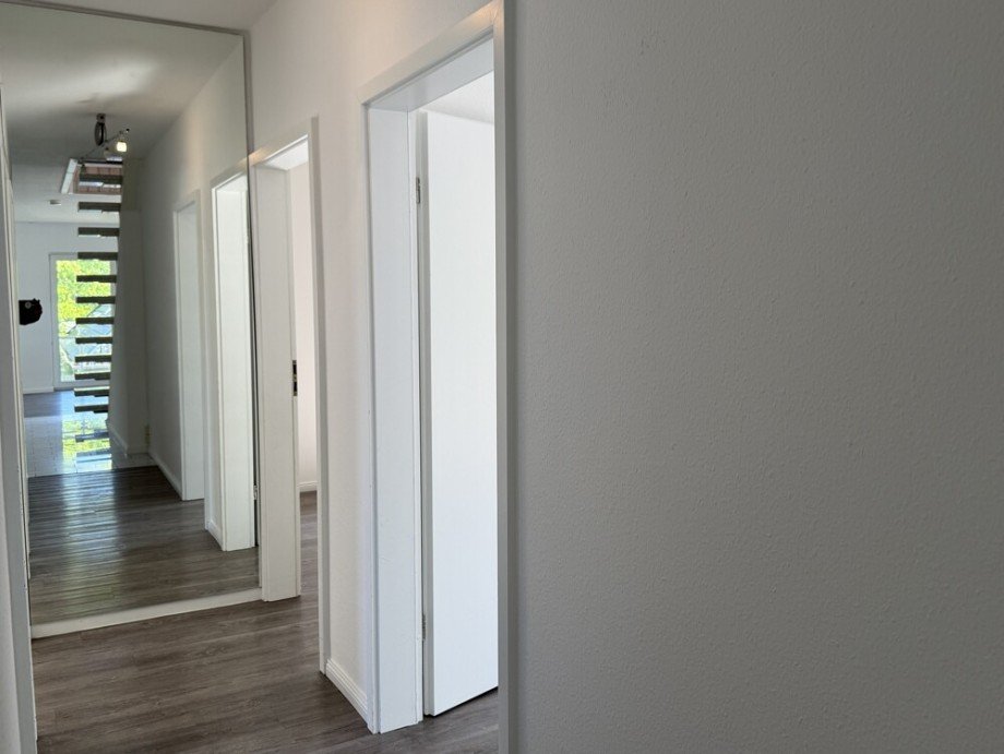 OG: Flur zu den Zimmern Mehrfamilienhaus Hamburg