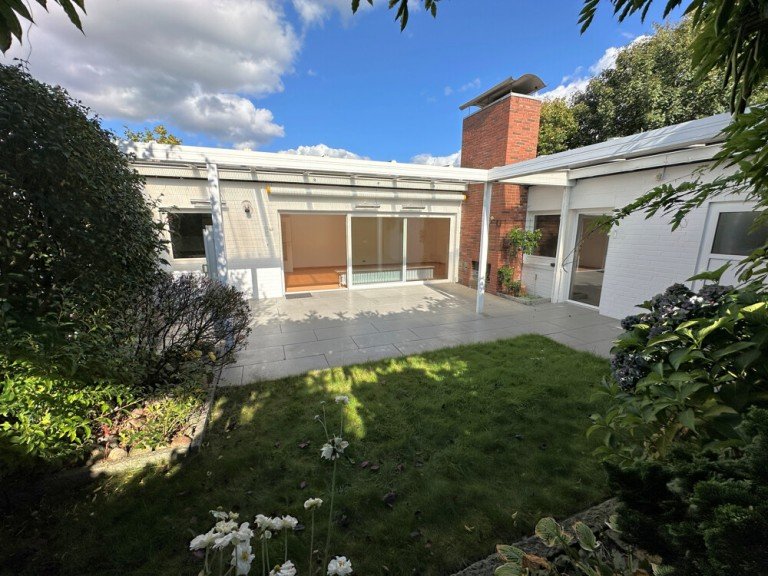 Hauptbild: Ruhiger Atrium-End-Bungalowmit Keller und Garage