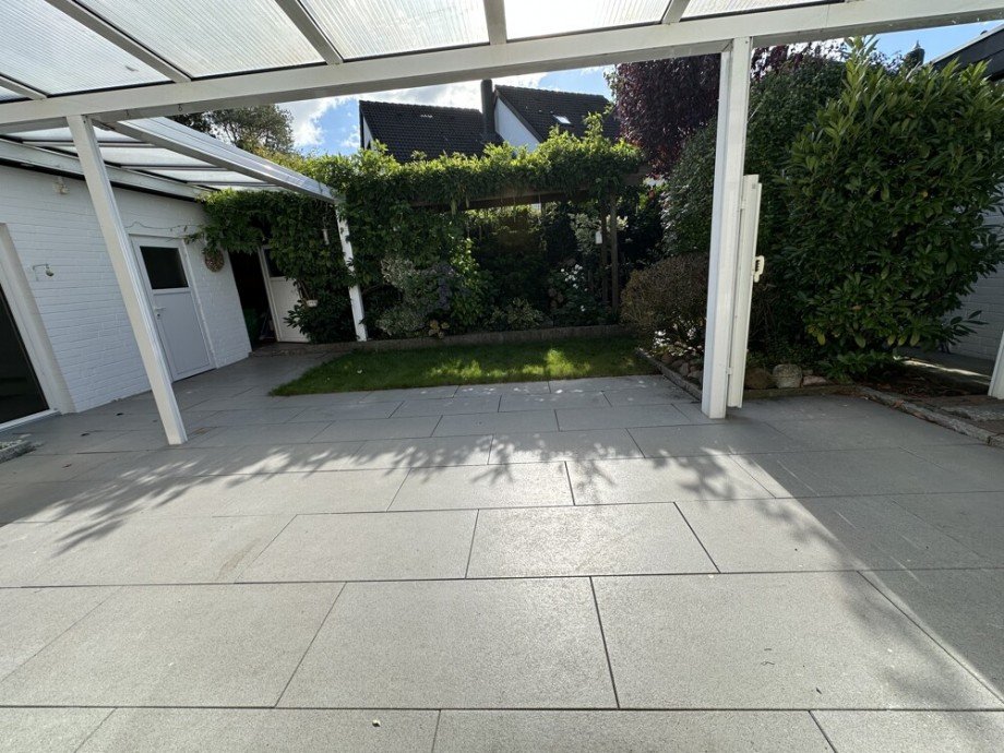 Blick ins Atrium und Garten Bungalow Schenefeld