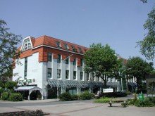 Hausansicht Zentral gelegene 
B�ro- und Praxisfl�che am Stadtzentrum Schenefeld
