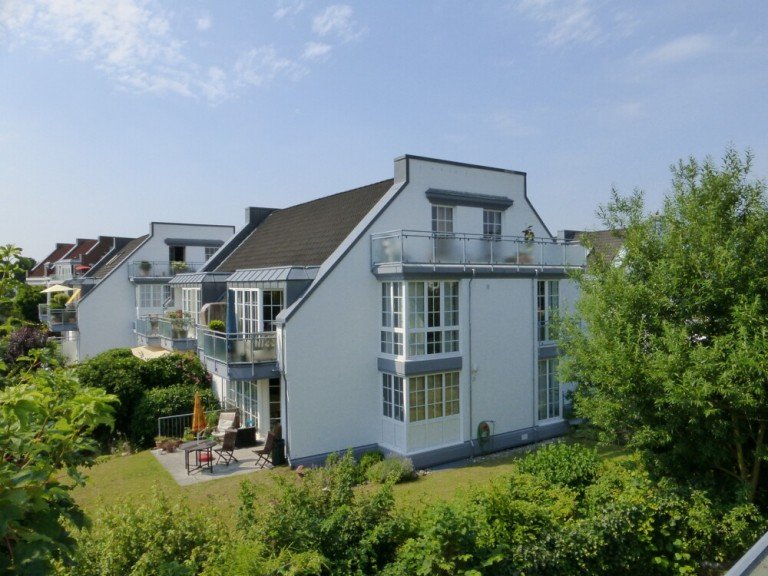 Hausansicht Schenefeld Dachgeschosswohnung Am Forst Kl�vensteen3-Zimmer-Endetagen - Wohnungmit zwei Balkonen