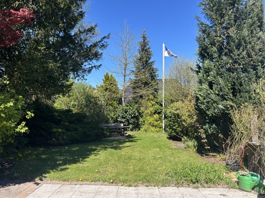 r�ckw�rtiger Garten Einfamilienhaus Schenefeld