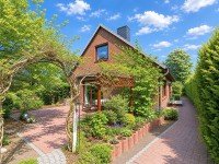 Hauptbild Attraktives Einfamilienhaus mit Vollkeller und hübschem Garten in Rellingen