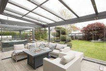 Winterg�rten Neuwertiges & energetisches
6-Zimmer-Architektenhaus 
mit zwei Winterg�rten 
und exkl. Carport-Anlage
in Appen bei Pinneberg