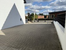 Garagenauffahrt Attraktives 5-Zimmer-Einfamilienhaus
mit Garten, Keller und ger�umiger Garagenhalle im Ortskern