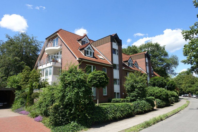 Hausansicht Hamburg Etagenwohnung Vermietete 2-Zimmerwohnung mit Balkon und TG-Stellplatz