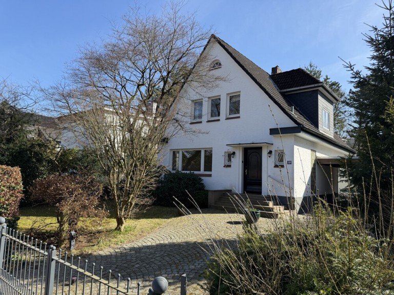 Ansicht Stra�e Hamburg Einfamilienhaus Charmantes Einfamilienhaus mit Potential in gefragter Lage von Blankenese