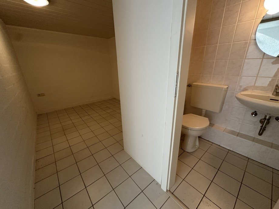 Keller - G�stezimmer mit WC Bungalow Schenefeld