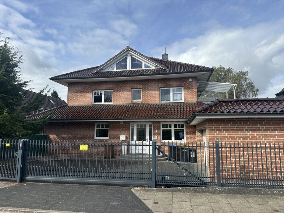 vordere Hausansicht Einfamilienhaus Halstenbek