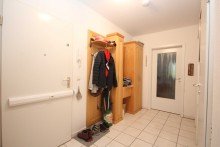 Flur Ger�umige 2 Zimmer - 
Erdgeschoss - Wohnung 
mit Terrasse und Garten
im Dorfkern