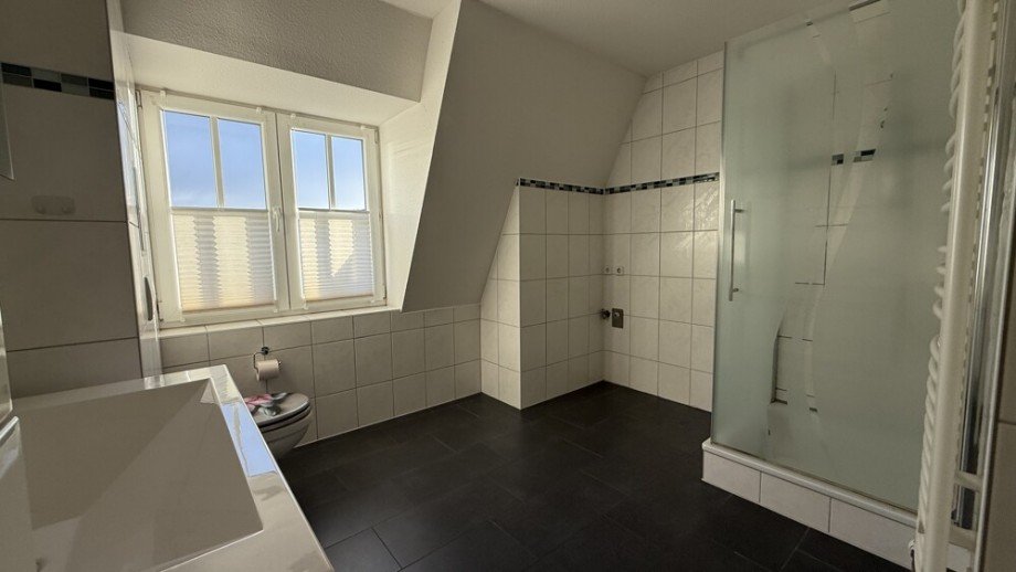 Bad Dachgeschosswohnung Schenefeld