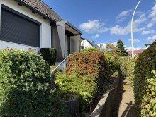 Zuwegung Haus Attraktives 5-Zimmer-Einfamilienhaus
mit Garten, Keller und ger�umiger Garagenhalle im Ortskern
