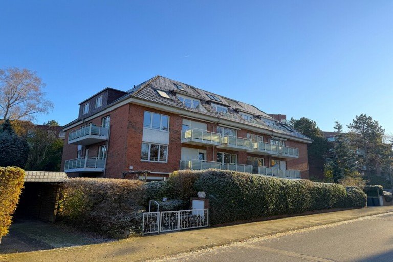 Hausansicht neu Hamburg - Rissen (Stadtteil) Etagenwohnung Vermietete 2 Zimmerwohnung mit Balkon und TG-Stellplatz in zentrumsnaher Lage von Rissen