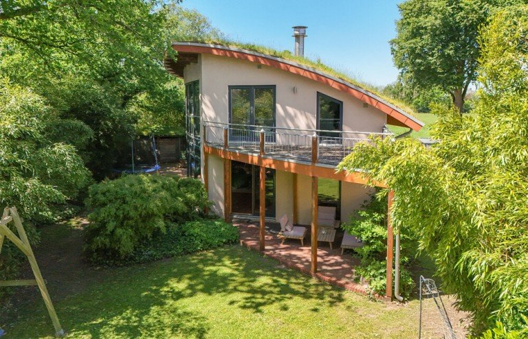 Ansicht Norderstedt / Glash�tte Einfamilienhaus Das besondere ArchitektenhausWohnen und Arbeitenam Feldrand