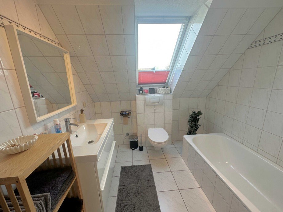Bad Dachgeschosswohnung Schenefeld