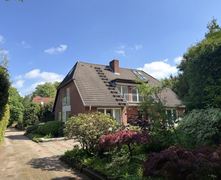 Ansicht und Auffahrt Hamburg - Rissen (Stadtteil) Mehrfamilienhaus Elbe, Falkensteiner Ufer & Wittenbergener HeideModernes Dreifamilienhaus mit freiverf�gbarer Maisonettewohnung
