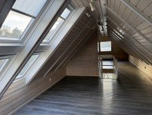 OG: Dachstudio Elbe, Falkensteiner Ufer & 
Wittenbergener Heide
Modernes Dreifamilienhaus mit freier Maisonettewohnung