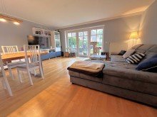Wohnzimmer Vermietete 3-Zimmer-Wohnung 
mit Blick auf Reetdachhaus
mitten im alten Dorfkern von Schenefeld
