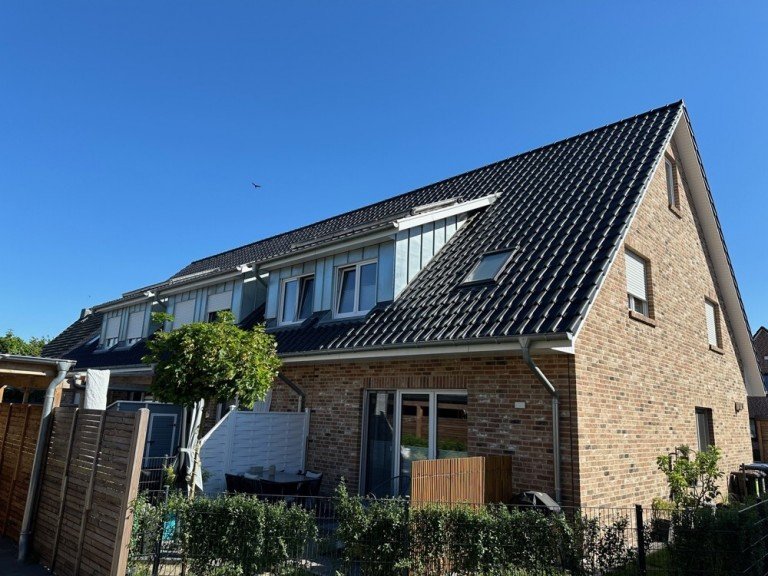 hintere Hausansicht Rellingen Reihenhaus Modernes 4 - Zimmer Reihenhausmit hochwertigem Wohnambiente in ruhiger Lage