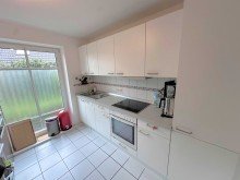 K�che Vermietete 3-Zimmer-Wohnung 
mit Blick auf Reetdachhaus
mitten im alten Dorfkern von Schenefeld