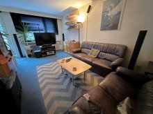 Wohnung OG - Wohnzimmer Hoch rentabel !
Vermietete Wohn- und Gewerbeimmobilie
in Schenefeld