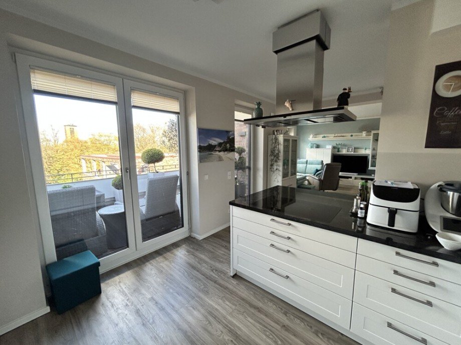 Blick aus K�che gen Balkon Penthousewohnung Halstenbek