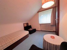 Zimmer 1 OG Gro�z�giges Architekten - EFH 
mit 6 Zimmern und gro�em Garten 
sowie weiterem Bauplatz