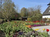 Bild (f2f8986e3a41207a50cdd82b4d3384c4): Am Forst Kl�vensteenWei�es 6-Zimmer-Einfamilienhaus mit Vollkeller und S/W-Gartenim Ortsteil Waldenau