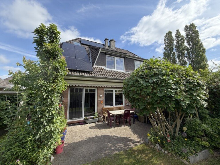 Hausansicht Halstenbek Doppelhaush�lfte Energieeffiziente 5 Zimmer Doppelhaush�lfte mit Vollkeller in verkehrsberuhigter Lage von Halstenbek