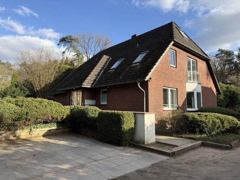 Ansicht Hamburg - Rissen (Stadtteil) Mehrfamilienhaus Elbe, Falkensteiner Ufer & Wittenbergener HeideVermietetes Dreifamilienhausin exponierter Villenlage