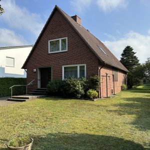 Großzügiges Einfamilienhaus mit Vollkeller und Garage