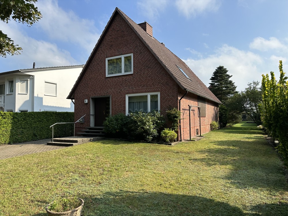 Großzügiges Einfamilienhaus mit Vollkeller und Garage