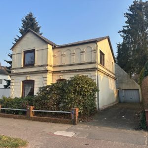 Sanierungsbedürftige Jugendstilvilla im Dorfkern von Schenefeld