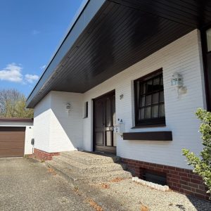 Exklusiver Einfamilienhaus – Bungalow mit Atelier, Atrium, Wintergarten und Keller unmittelbar am Forst Klövensteen