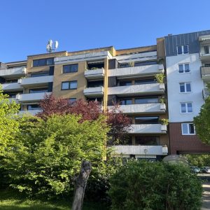 Helle und großzügige 3-Zimmerwohnung im Rissener Dorfkern mit Weitblick