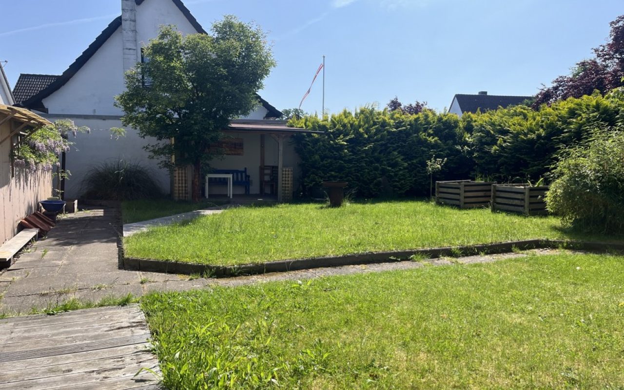 Garten mit Freisitz